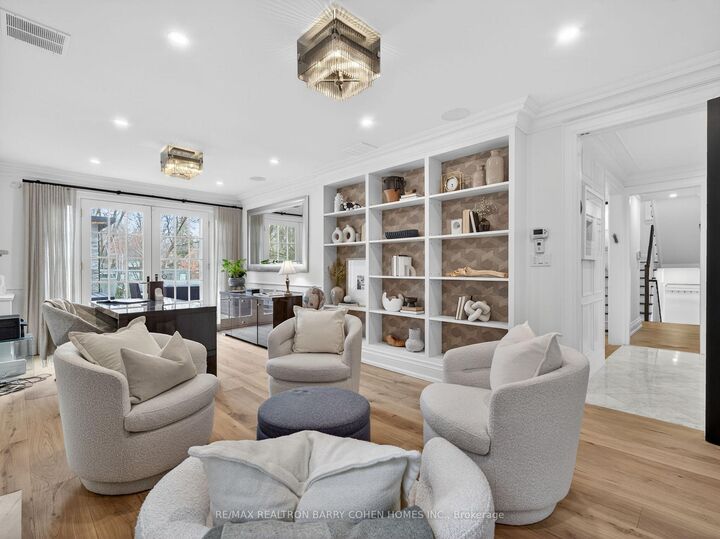 Property Photo: 11 Ormsby Crescent ON M5P 2V2