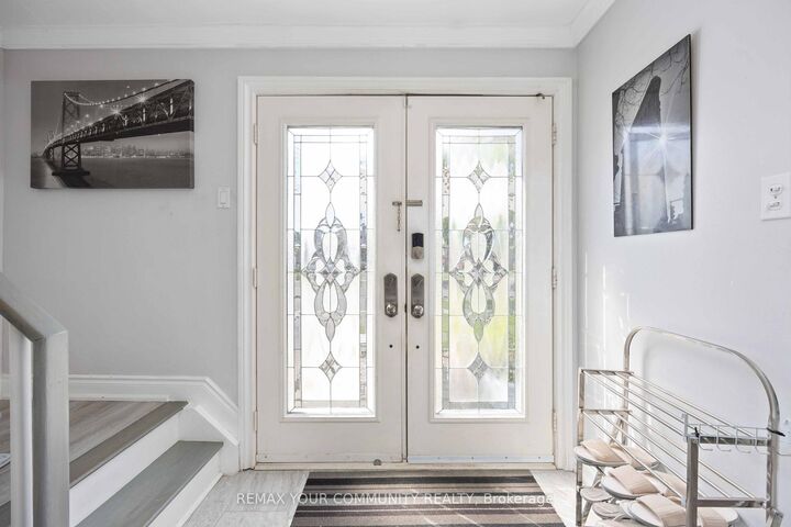 Property Photo: 62 Secroft Crescent ON M3N 1R6