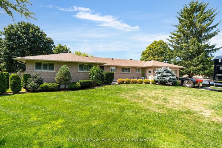 20 Douglas Drive — photo 1