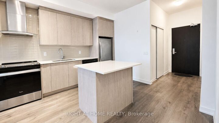 55 Duke Street W 412 — photo 1