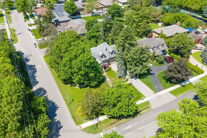 Property Photo: 78 Meadowbank Road ON M9B 5C9