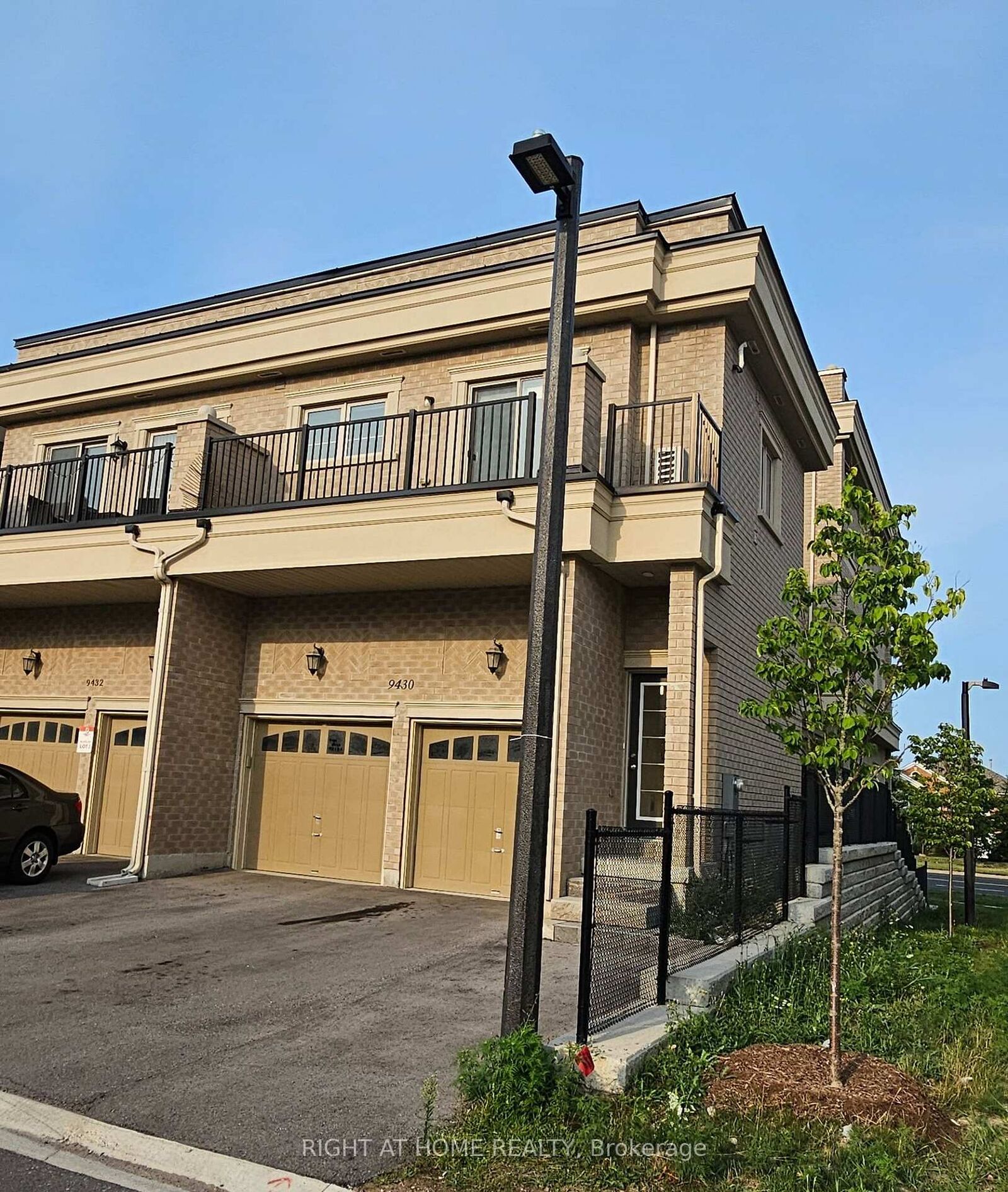Photo de la propriété:  9430 Bayview Avenue Upper  ON L4C 5G9 