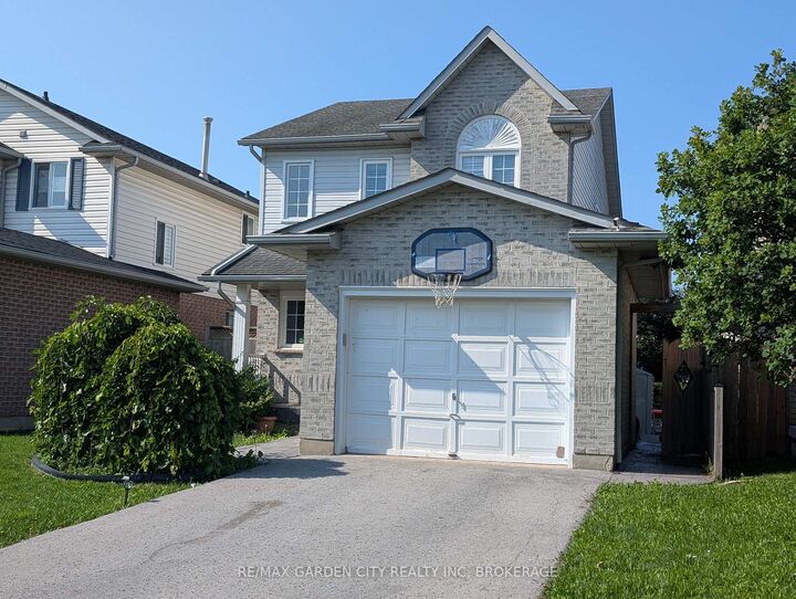 Property Photo: 158 Summers Drive ON L2V 5A1
