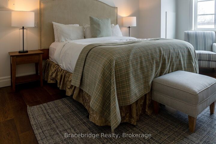 Property Photo: 1869 Muskoka Rd 118 Highway W L207- B2 ON P1L 1W8
