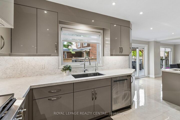 Property Photo: 4480 Haydock Park Drive ON L5M 3C4