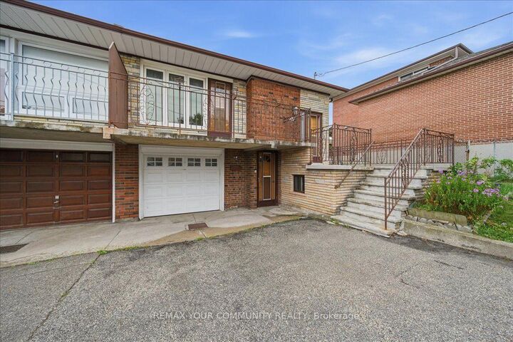 Property Photo: 9 Hisey Crescent ON M3N 1T9
