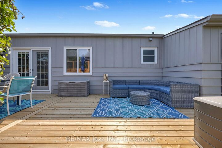 Property Photo:  8 Wheelhouse Drive  ON L1B 1B9 
