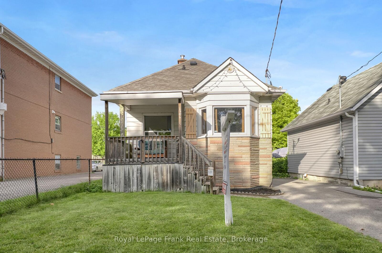 Property Photo: 121 Cromwell Avenue ON L1J 4T5