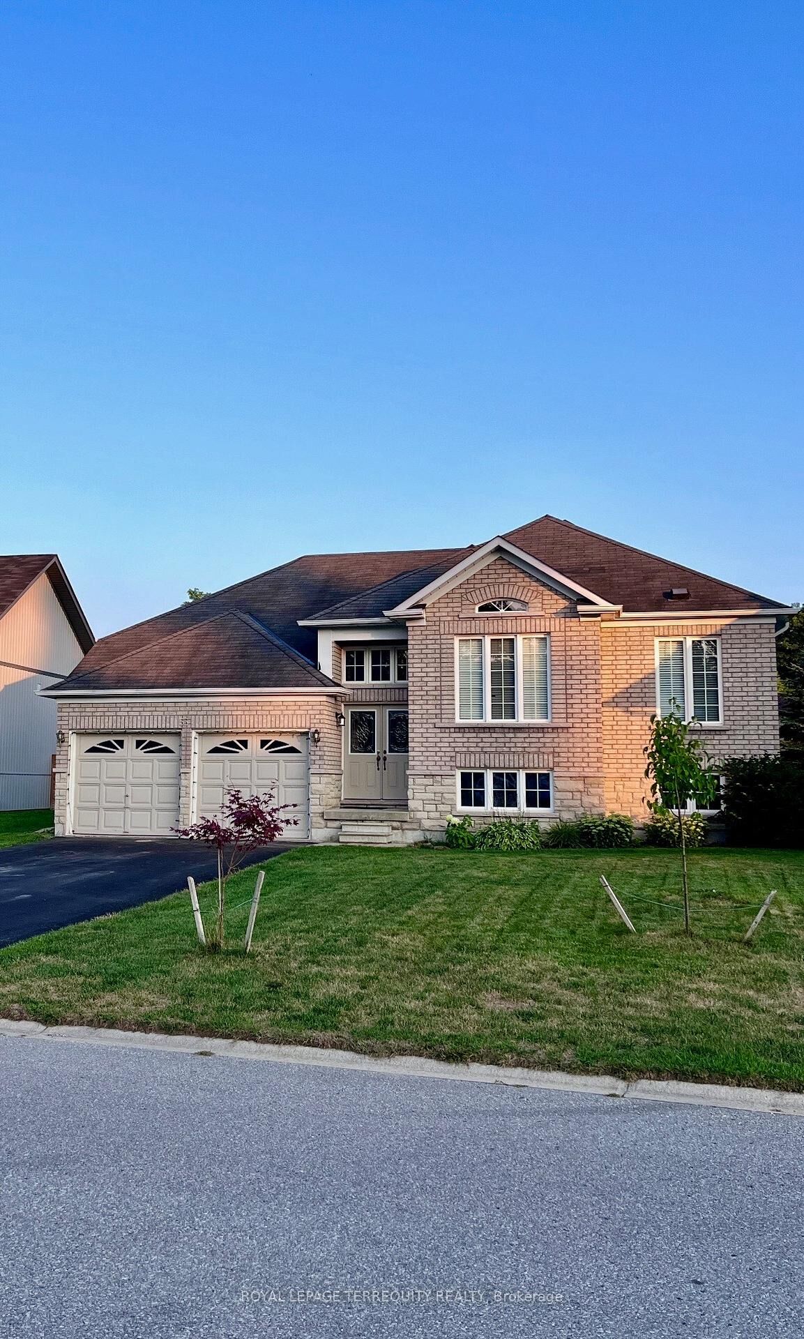 Property Photo:  55 Regina Boulevard  ON L9Z 1M8 