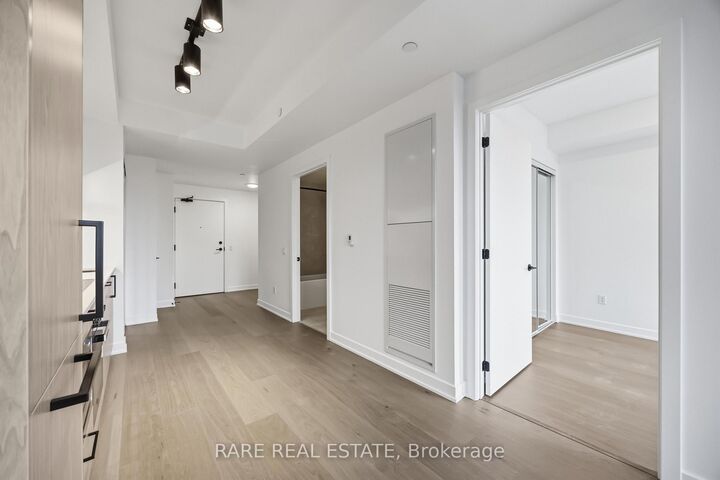 Property Photo: 91 Montclair Avenue 1007 ON M5P 0B1
