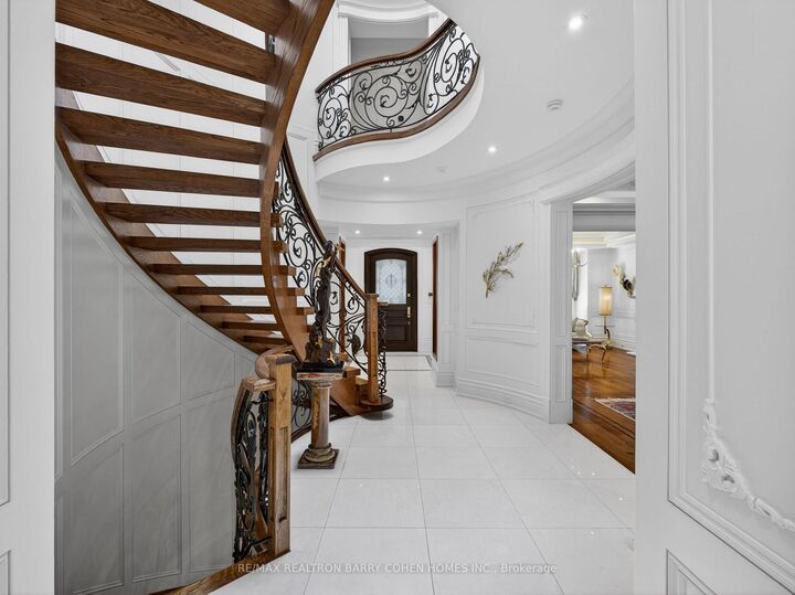 Property Photo: 18 Brookfield Road ON M2P 1A9