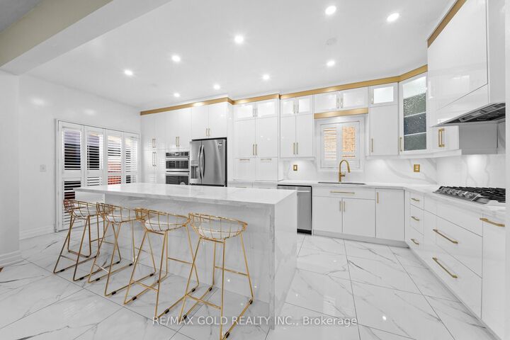 Property Photo: 19 Attview Crescent ON L6P 2R5