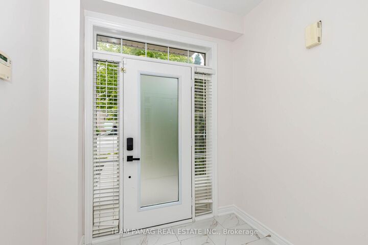 Property Photo: 7 Village Lake Crescent ON L6S 6K2