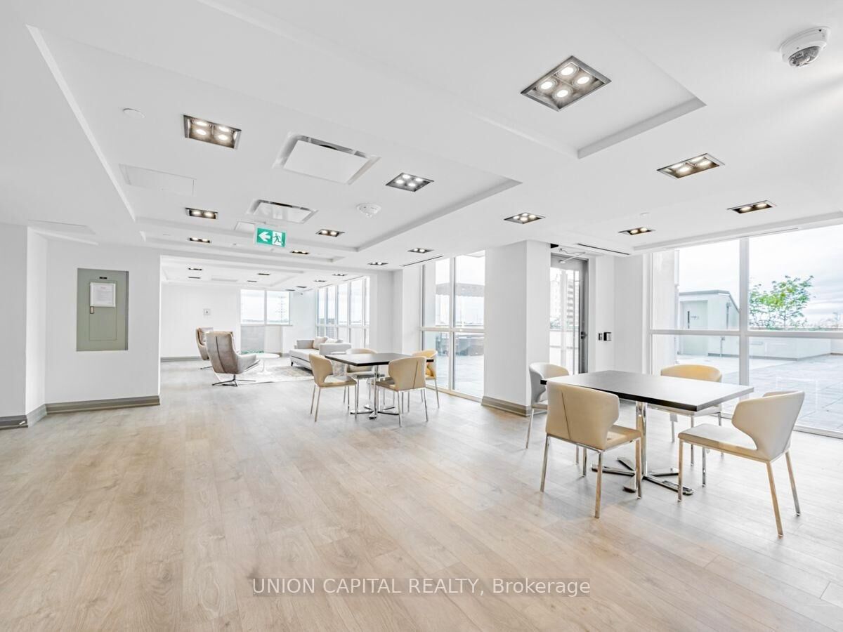 Property Photo:  10 Meadowglen Place 808  ON M1G 0A8 