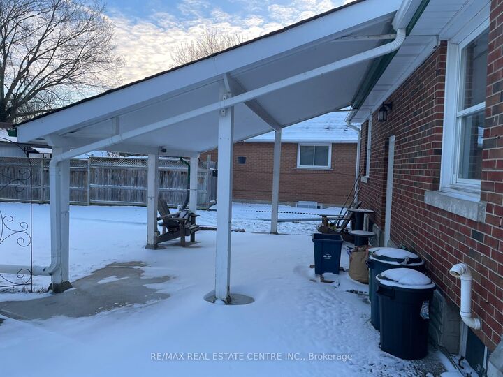 Property Photo:  41 Belleview Avenue E Upper  ON N2B 1G4 