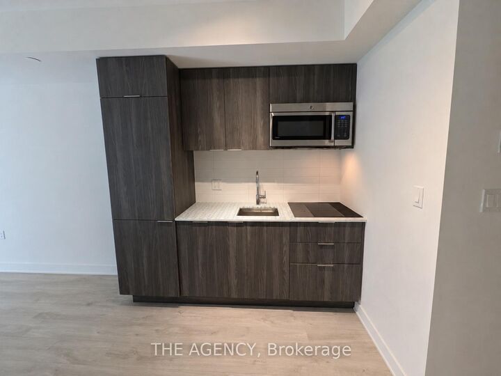Property Photo: 27 Bathurst Street 1415W ON M5V 0R1