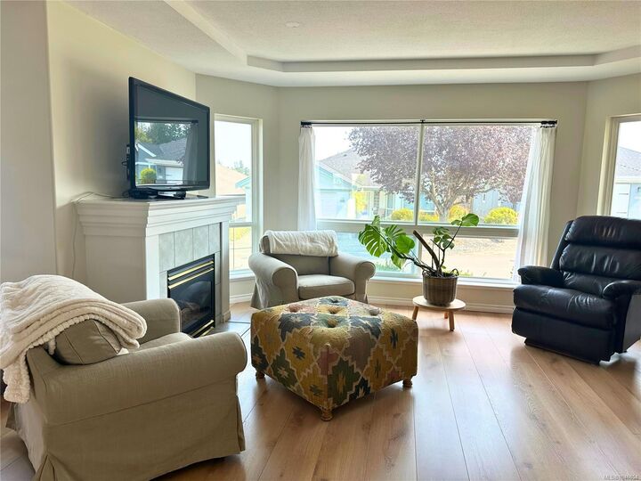 Property Photo: 533 Hampstead St BC V9P 2T7