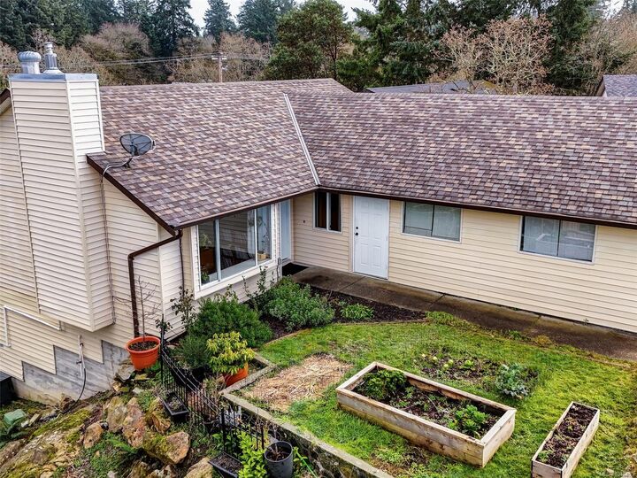 Property Photo: 560 Atkins Ave BC V9B 3A3