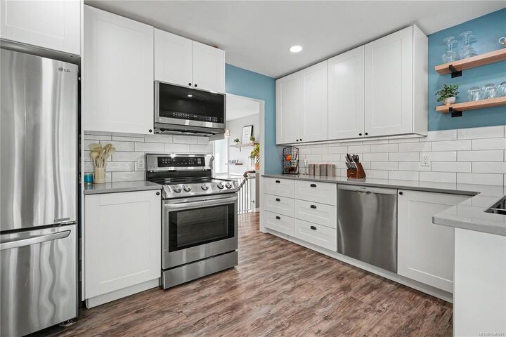 Property Photo: 3374 Uplands Dr BC V9T 2T5