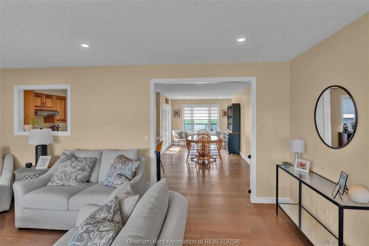 Property Photo: 2027 Dufferin Avenue ON N8A 4M5