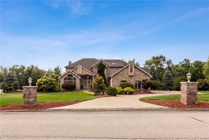 Property Photo:  1002 Kings Ct  PA 15085 