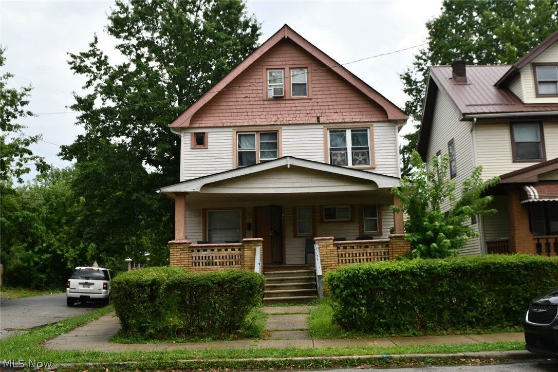 Property Photo: 1319 Elwood Road OH 44112