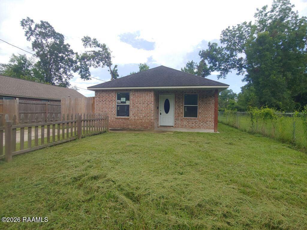 Property Photo: 1423 W College Avenue LA 70570