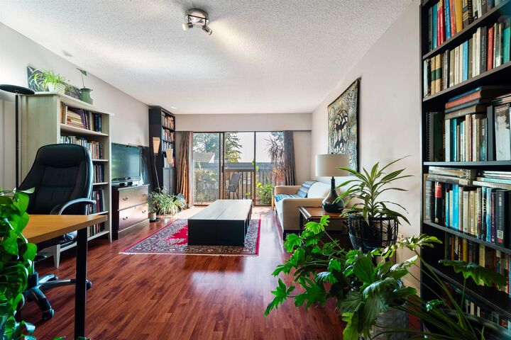 Property Photo: 211 W 3rd Street 203 BC V7M 1E9