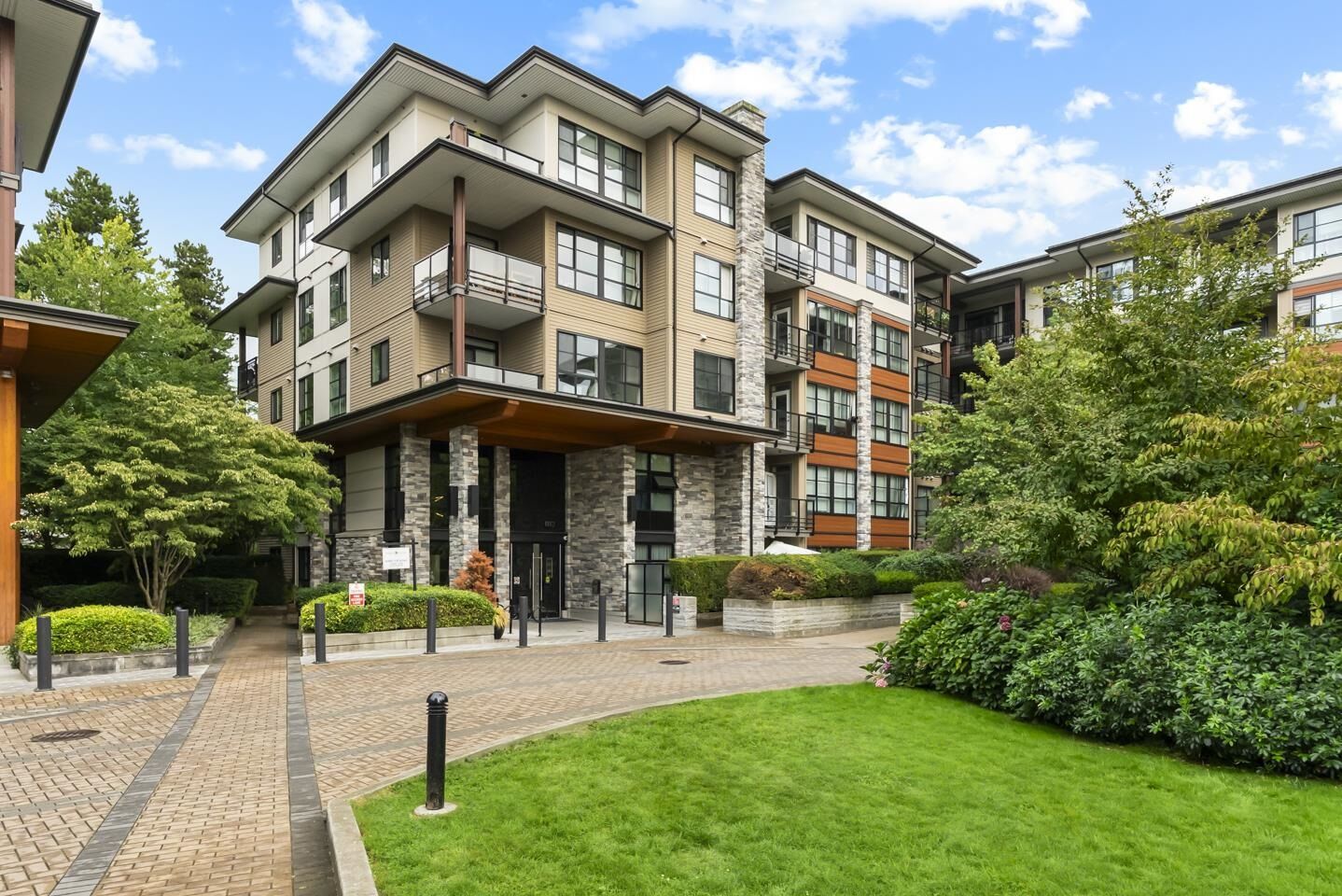 Property Photo: 1152 Windsor Mews 315 BC V3B 0N1