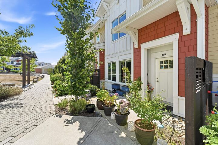 Property Photo: 16561 17A Street 89 BC V3Z 1J3