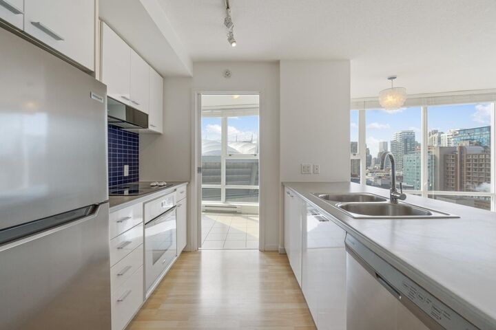 Property Photo:  111 W Georgia Street 1503  BC V6E 4M3 