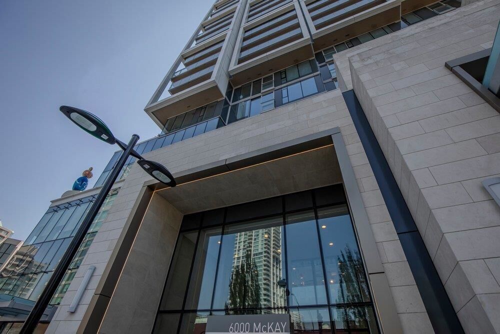 Property Photo: 6000 McKay Avenue 4001 BC V5H 0K2