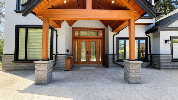 Property Photo: 13842 17A Avenue BC V4A 7H4