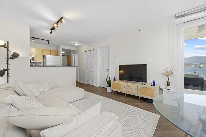 Property Photo: 1420 W Georgia Street 1601 BC V6G 3K4