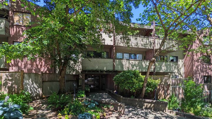 Property Photo: 853 E 7th Avenue 111 BC V5T 1P4