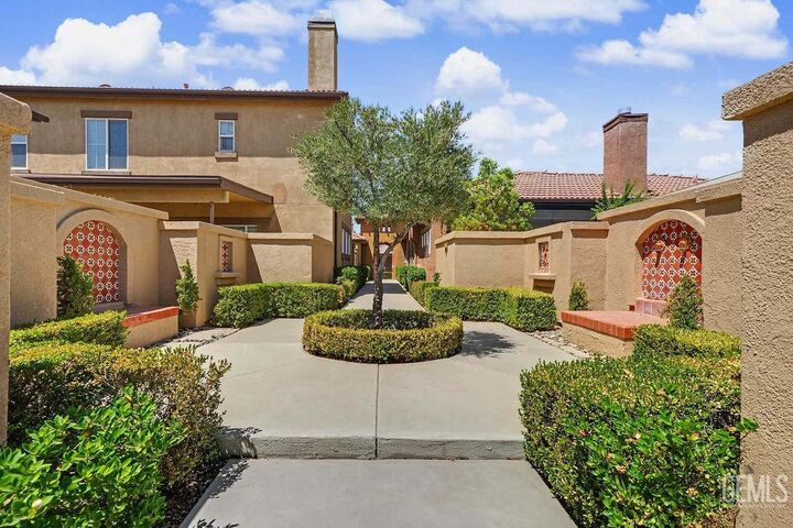 Property Photo: 8622 Bolsena Lane CA 93312