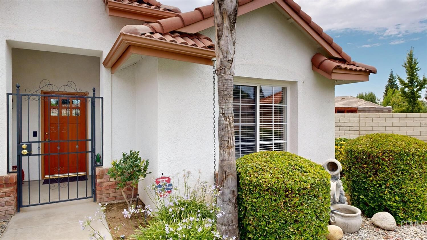 Property Photo: 9815 Bourbon Rose Court CA 93311