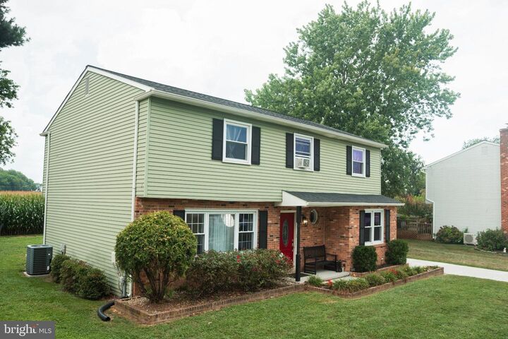 Property Photo: 34 Craig Road DE 19701
