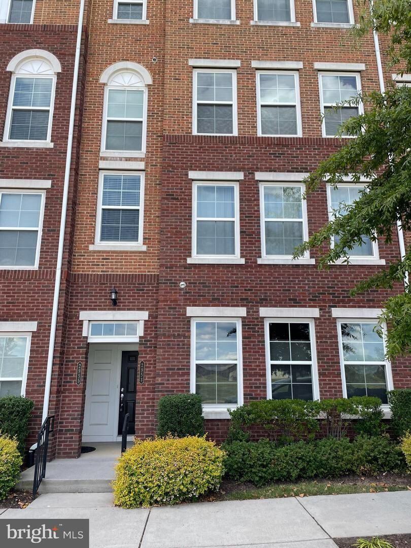 Property Photo:  2953 Finsbury Place 96  VA 22031 