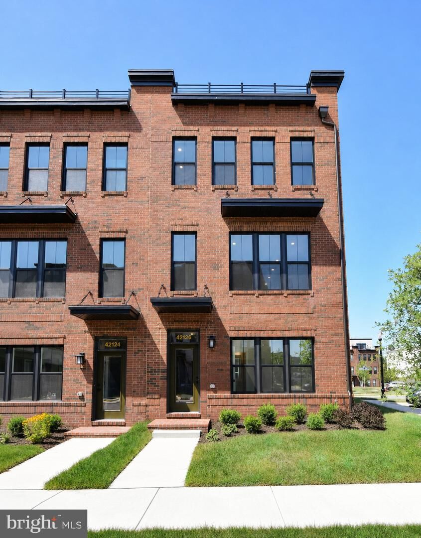 Property Photo: 42126 Hazel Grove Terrace VA 20148