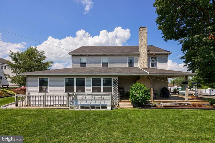 Property Photo:  