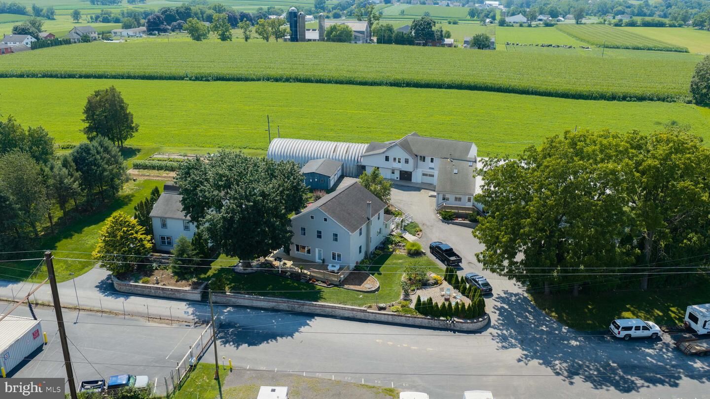 Property Photo:  