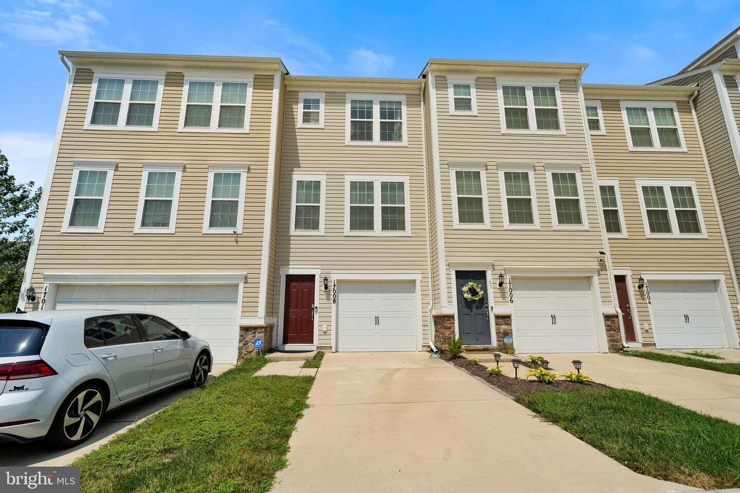 Property Photo: 17008 Hoskins Way VA 22026