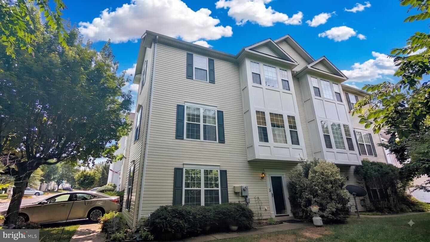 Property Photo: 13407 Cleeve Hill Court VA 20171