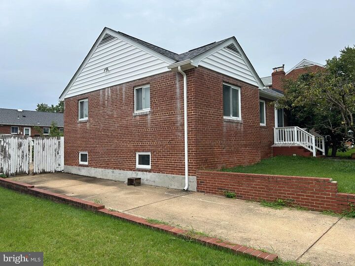 Property Photo:  5907 2nd Street S  VA 22204 