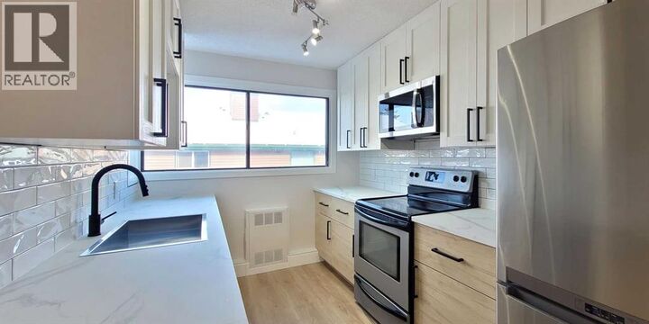 Property Photo:  2400 15 Street Southwest  AB T2T 5S3 