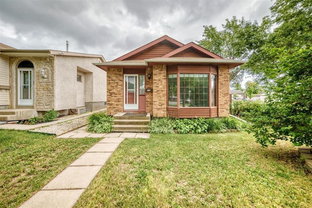 Property Photo:  436 Novavista Drive  MB R2N 3V9 