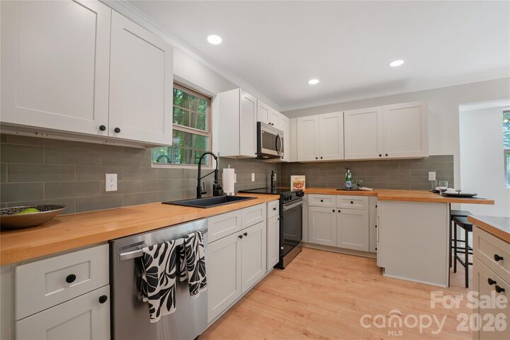 Property Photo:  6316 Grove Park Boulevard  NC 28215 