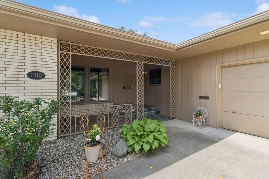 Property Photo:  2110 Ashmore Drive  IA 50014 