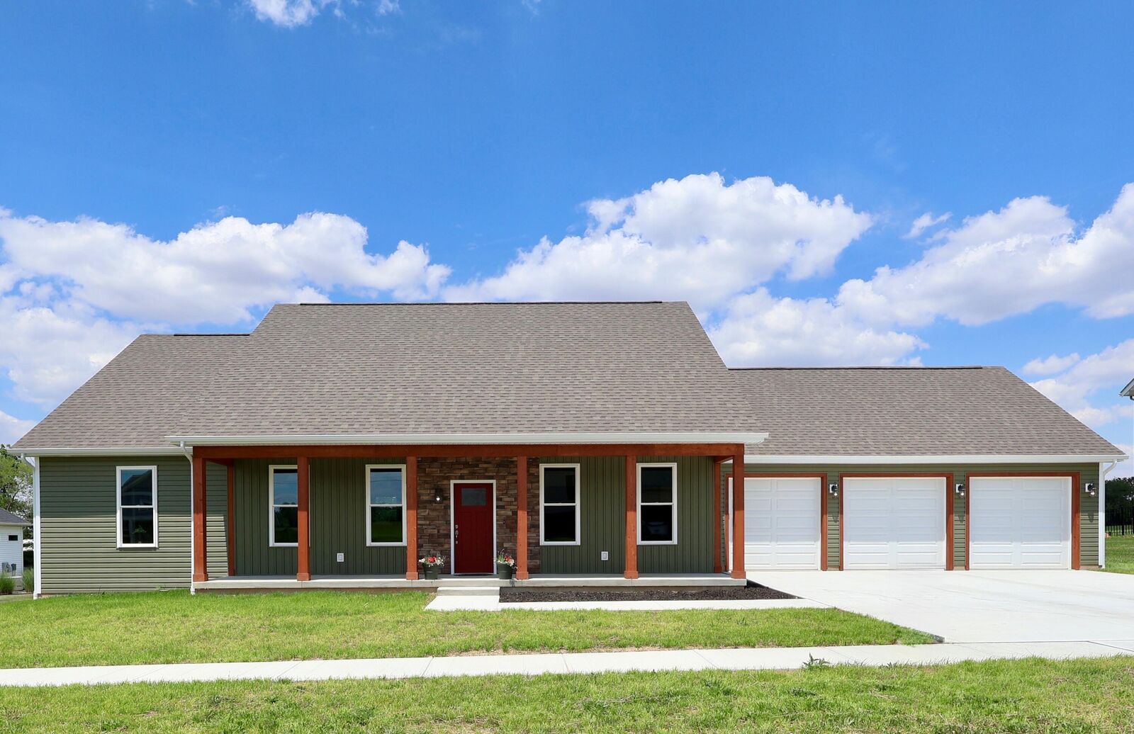 Property Photo:  1564 Brooke Park Drive  OH 43113 